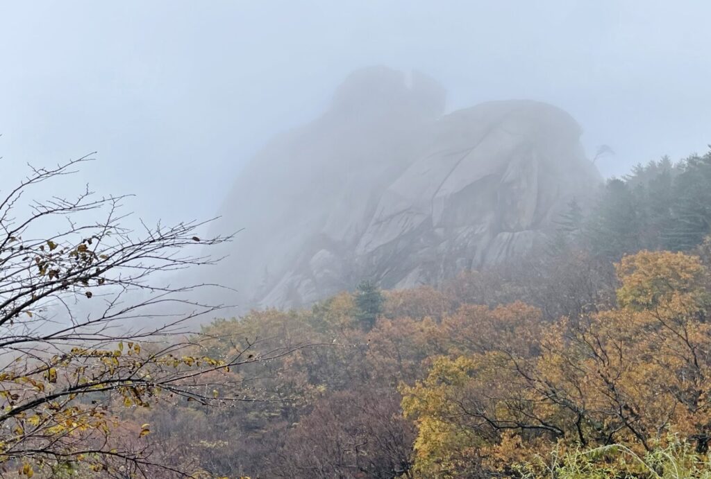 강원도 고성 여행, 금강산 화암사에서 바라본 수바위